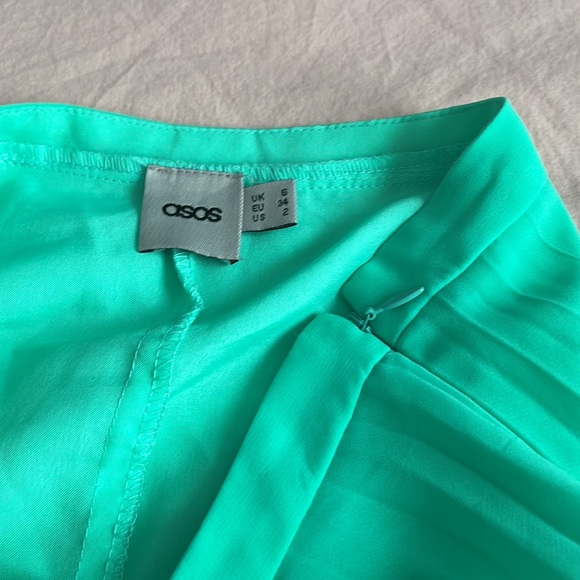 ☀️ ASOS Pleated Skirt - Picture 2 of 5